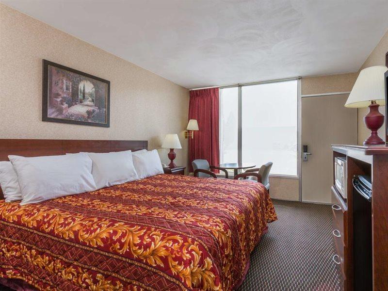 Ramada Hotel Greenwich Exterior photo