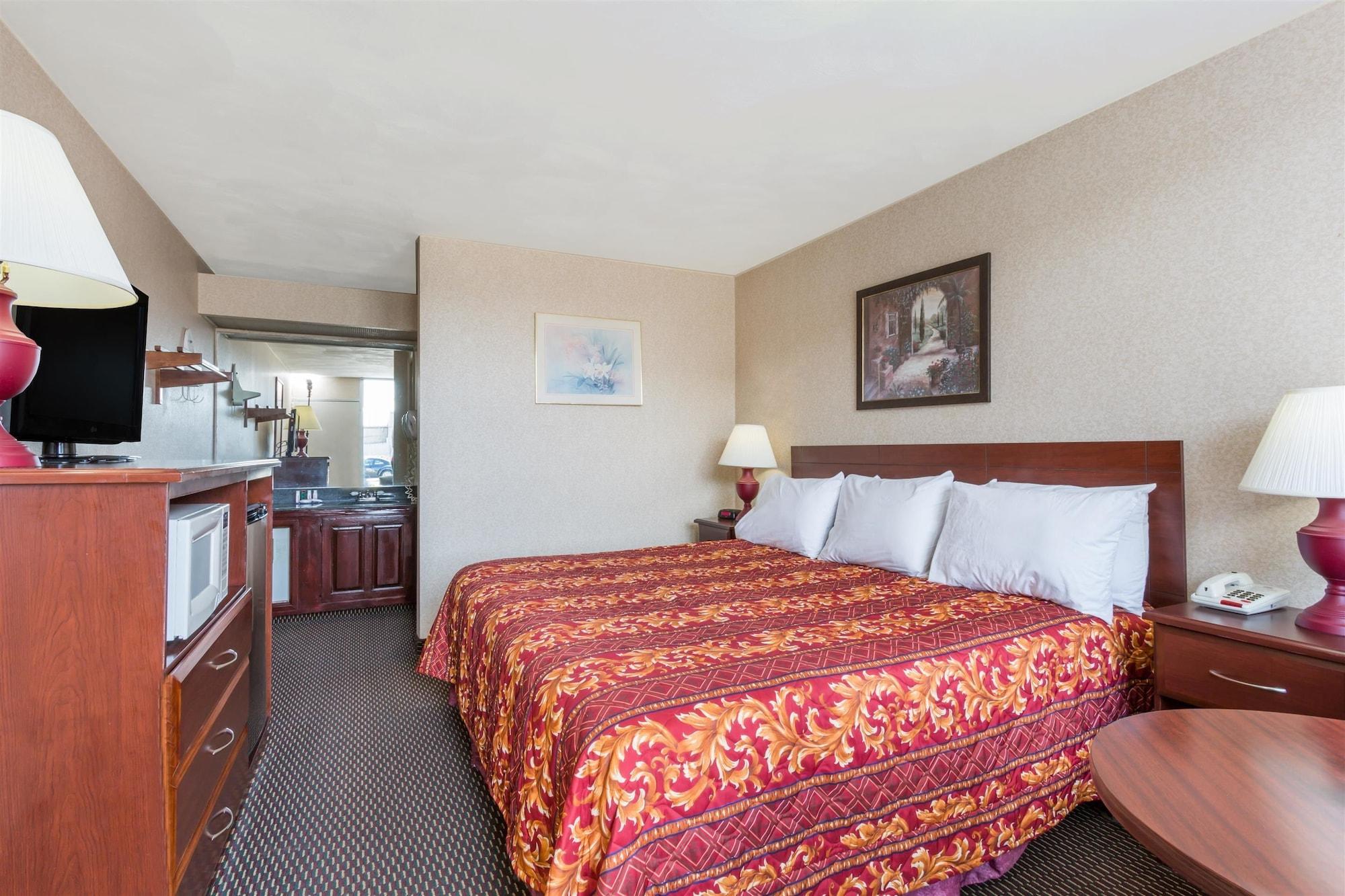 Ramada Hotel Greenwich Exterior photo