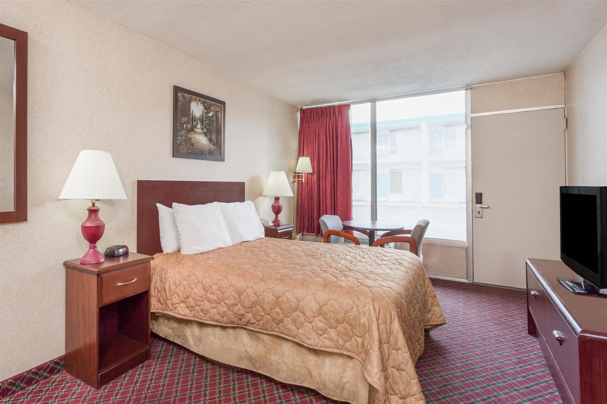 Ramada Hotel Greenwich Exterior photo