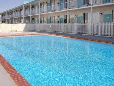 Ramada Hotel Greenwich Exterior photo